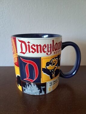 Disneyland Resort  Mug.  Authentic Mickey The Happiest Place on Earth  55
